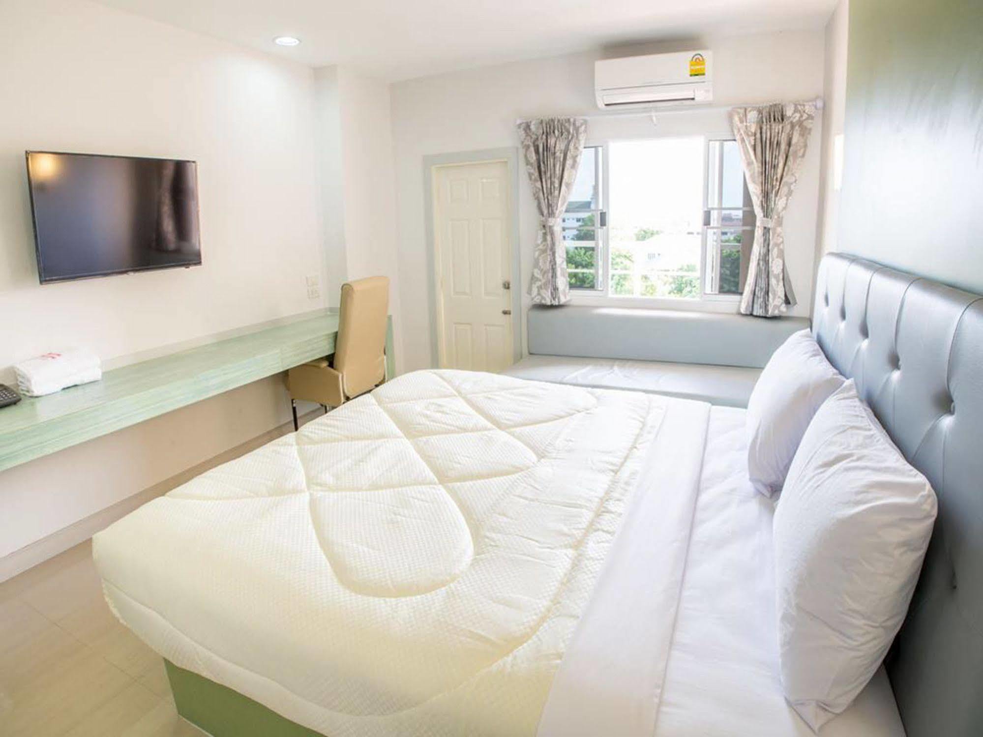 P.A. Thani Hotel Nakhon Sawan Exterior foto